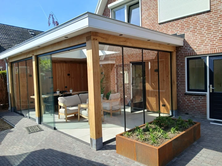 Veranda met glaspui uit het projectportfolio van Walter van den Boom